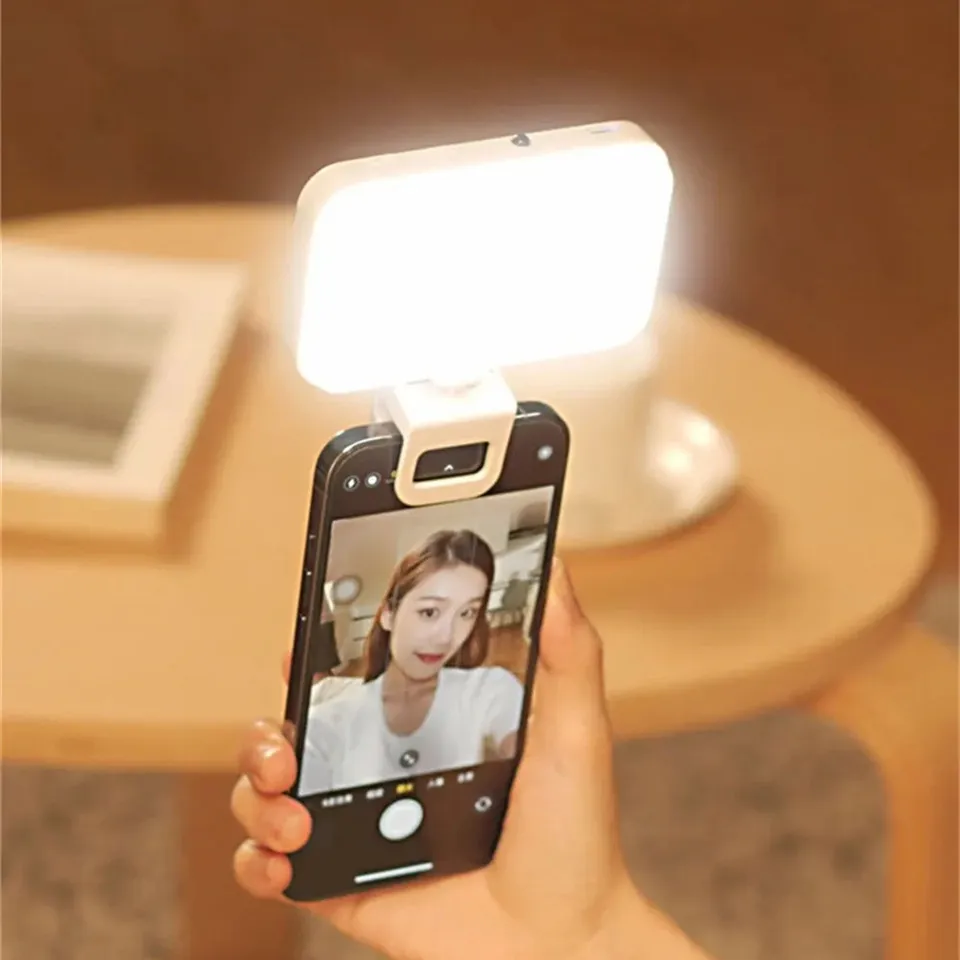 FANGTUOSI Pocket LED Selfie Light For IPhone IPad Mobile Phone Laptop Clip Flash Fill Video Photo Ringlight Photography Lamp
FANGTUOSI Pocket LED Selfie Light For IPhone IPad Mobile Phone Laptop Clip Flash Fill Video Photo Ringlight Photography Lamp