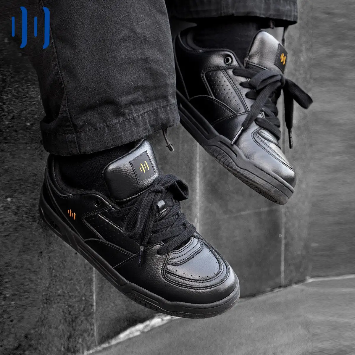 Ollieskate black campus style leather retro fashion casual low cut men and women skateboarding shoes Sneakers BOLIII78002
Ollieskate black campus style leather retro fashion casual low cut men and women skateboarding shoes Sneakers BOLIII78002