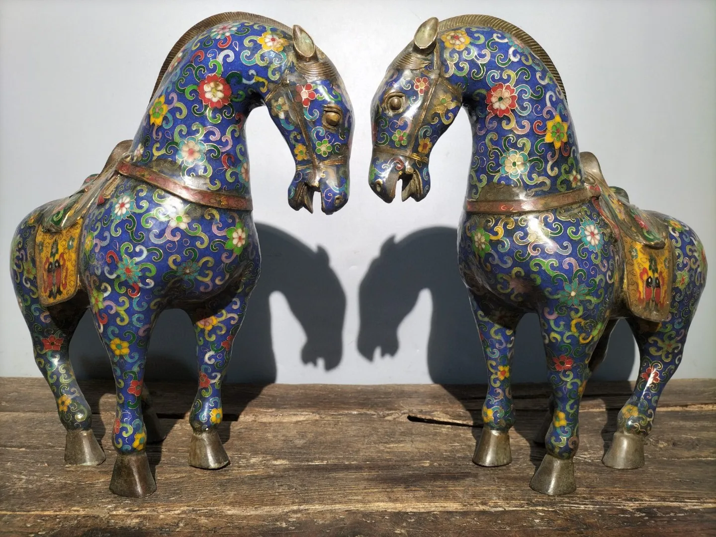 18"Tibetan Temple Collection Old Bronze Cloisonne Enamel Tang Ma Horse Lucky Horse a pair ornament Gather fortune Town house
18"Tibetan Temple Collection Old Bronze Cloisonne Enamel Tang Ma Horse Lucky Horse a pair ornament Gather fortune Town house