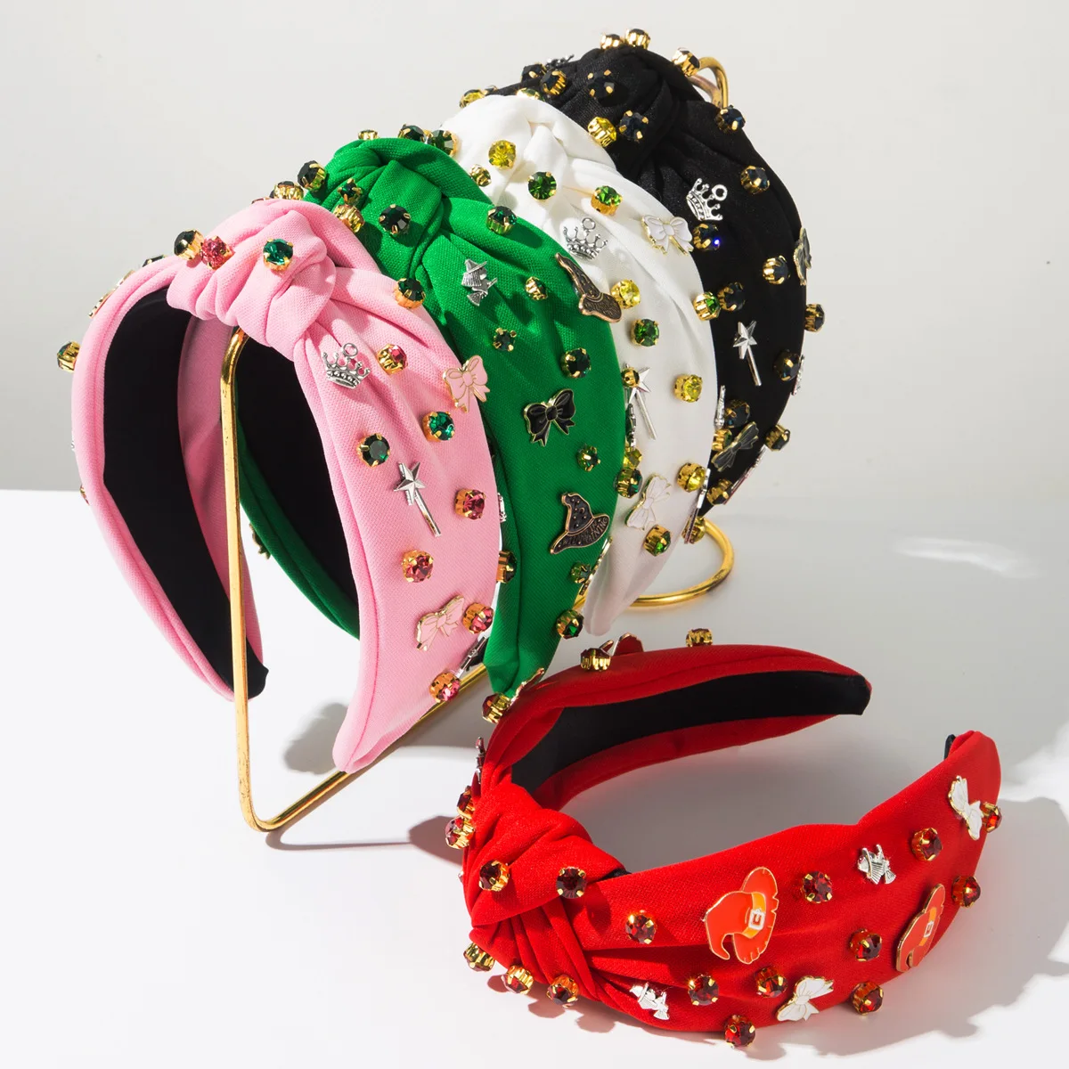 European and American Fashion Knotted Fabric Creative Diamond-encrusted Bow Crown French Hat Headband Women's Hair Accessories
European and American Fashion Knotted Fabric Creative Diamond-encrusted Bow Crown French Hat Headband Women's Hair Accessories