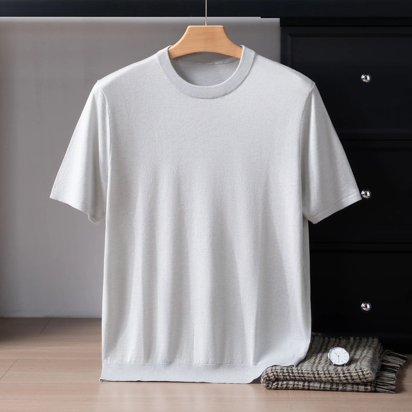 2026 New Mulberry Silk 85% Worsted Cashmere 15% Short-Sleeved T-Shirt Men's Summer Thins Vest O-Neck High-End Knitwear Pullover
2026 New Mulberry Silk 85% Worsted Cashmere 15% Short-Sleeved T-Shirt Men's Summer Thins Vest O-Neck High-End Knitwear Pullover