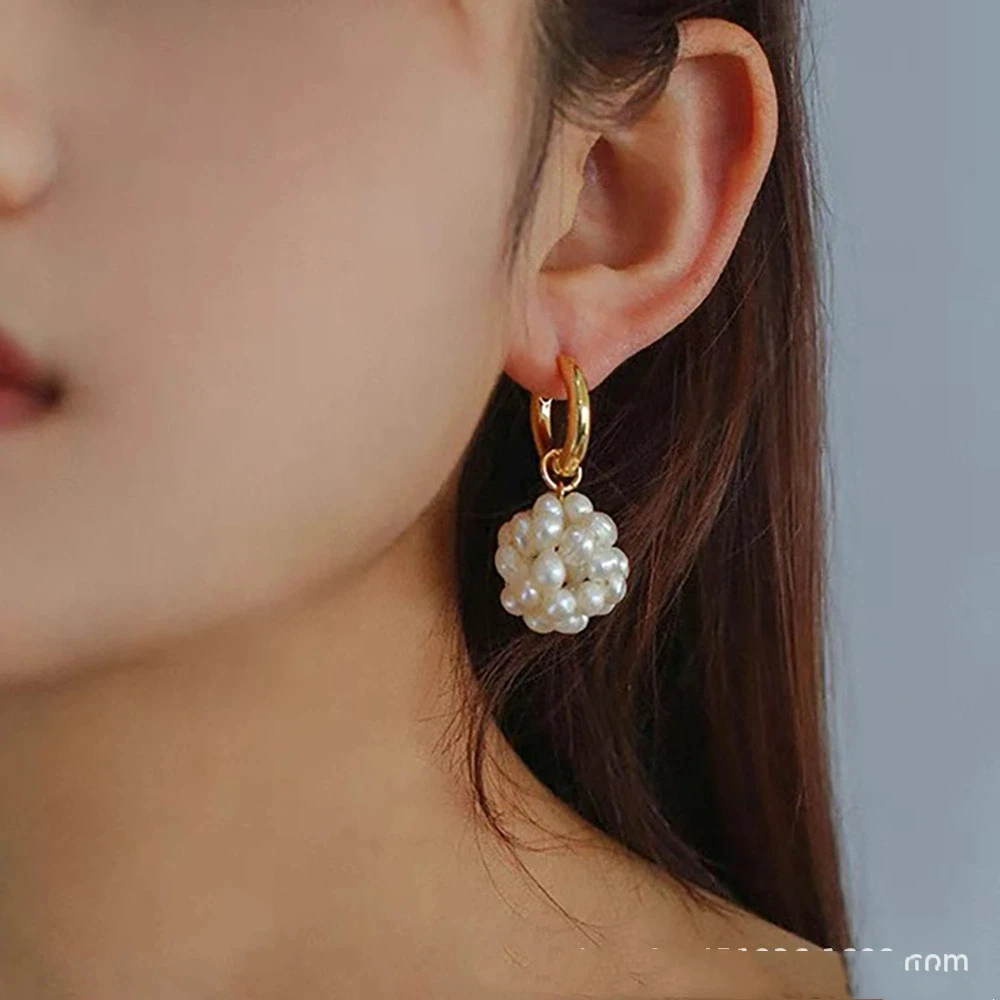 Russia INS Style Light Luxury Retro Design Freshwater Pearl Flower Ball Exquisite Hoops Temperament High-end Niche Earrings
Russia INS Style Light Luxury Retro Design Freshwater Pearl Flower Ball Exquisite Hoops Temperament High-end Niche Earrings