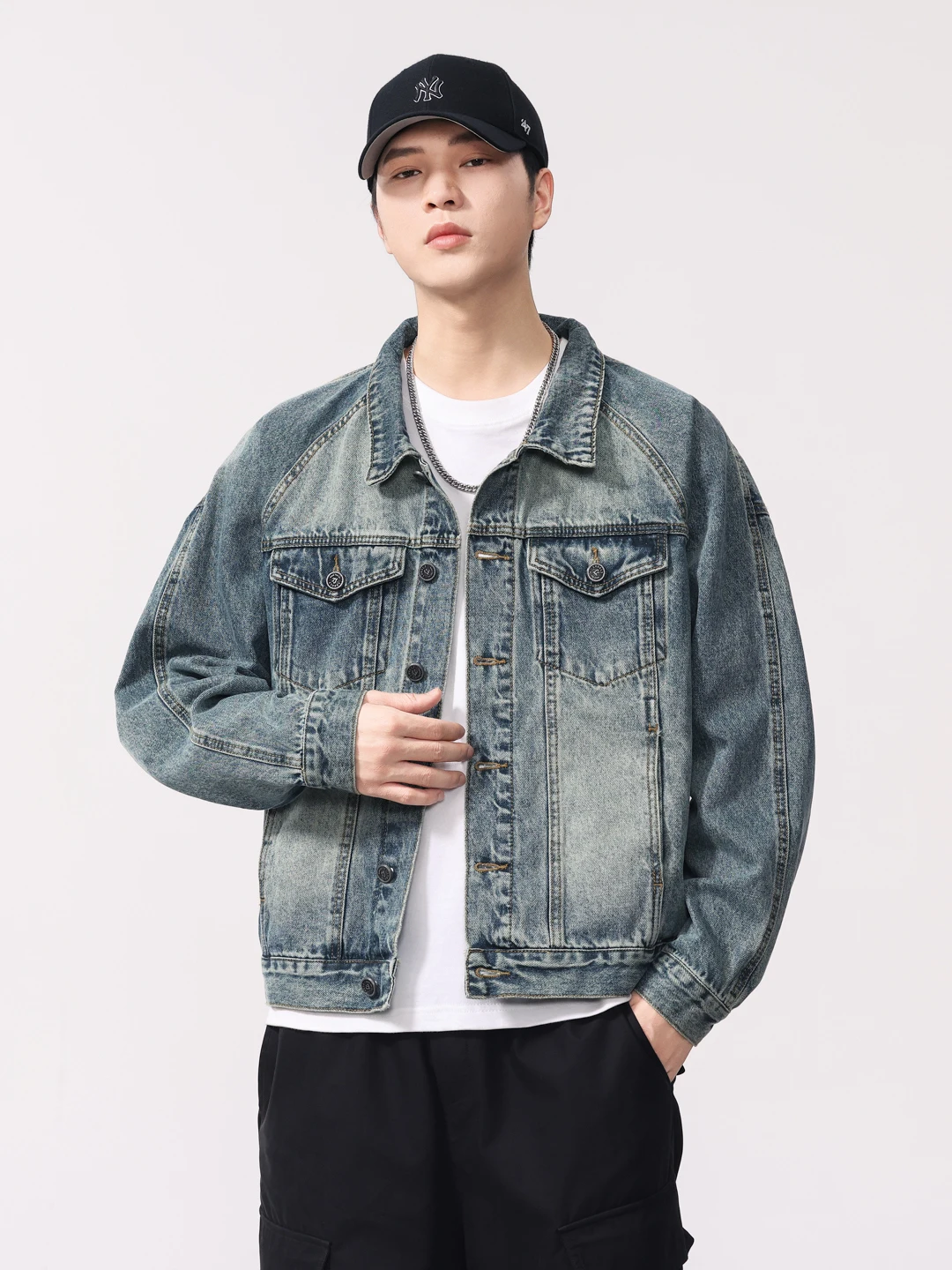 High-End Retro Workwear Denim Jaet Men's Loose Fit Collared Casual Versatile Top Cotton Polyester Regenerated Cellulose Fiber
High-End Retro Workwear Denim Jaet Men's Loose Fit Collared Casual Versatile Top Cotton Polyester Regenerated Cellulose Fiber