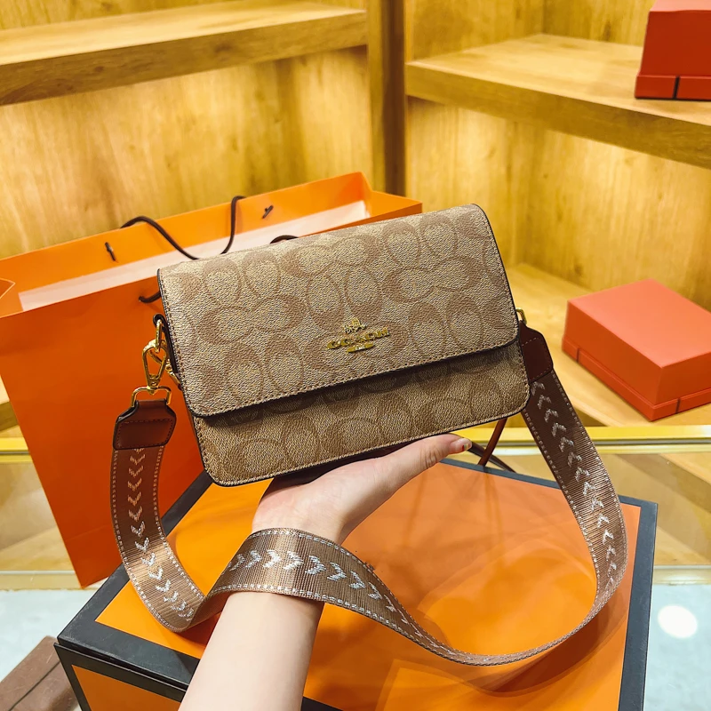 Women's Messenger Bag In High-Quality Leather Featuring Classic Elegant Design From Luxury Brand Popular Choice
Women's Messenger Bag In High-Quality Leather Featuring Classic Elegant Design From Luxury Brand Popular Choice