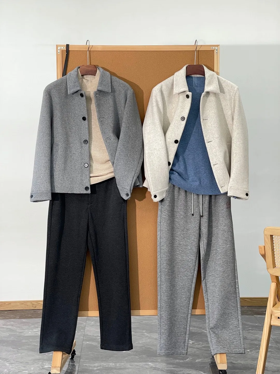 Мужское осенне-зимнее шерстяное пальто на пуговицах с воротником спереди, повседневное пальто-джат с ассоциацией, подходит для льна, 00% чистый цвет
Мужское осенне-зимнее шерстяное пальто на пуговицах с воротником спереди, повседневное пальто-джат с ассоциацией, подходит для льна, 00% чистый цвет