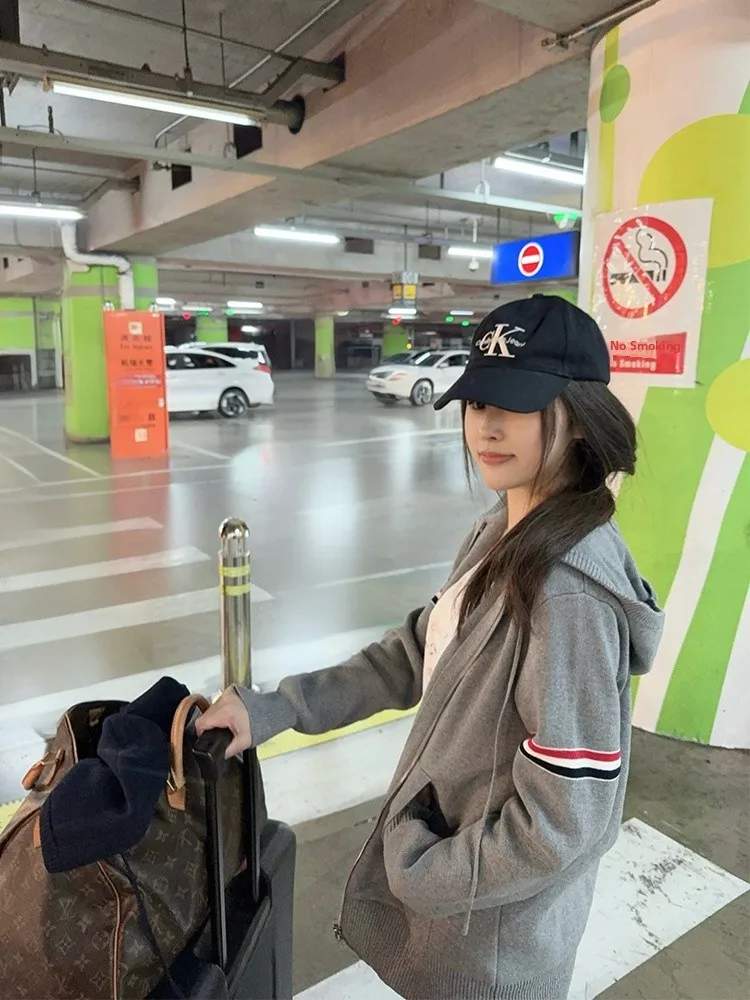 Classic High-amage Cotton Knitted Hoodie Zipper Sweatirt Loose Slimming New 2025 Spring Women's Faion Casual Wear
Classic High-amage Cotton Knitted Hoodie Zipper Sweatirt Loose Slimming New 2025 Spring Women's Faion Casual Wear