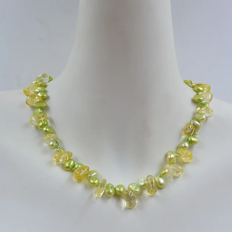 Simple and versatile. Natural freshwater pearl/crystal necklace. Gifts to women. Very classic 18”
Simple and versatile. Natural freshwater pearl/crystal necklace. Gifts to women. Very classic 18”