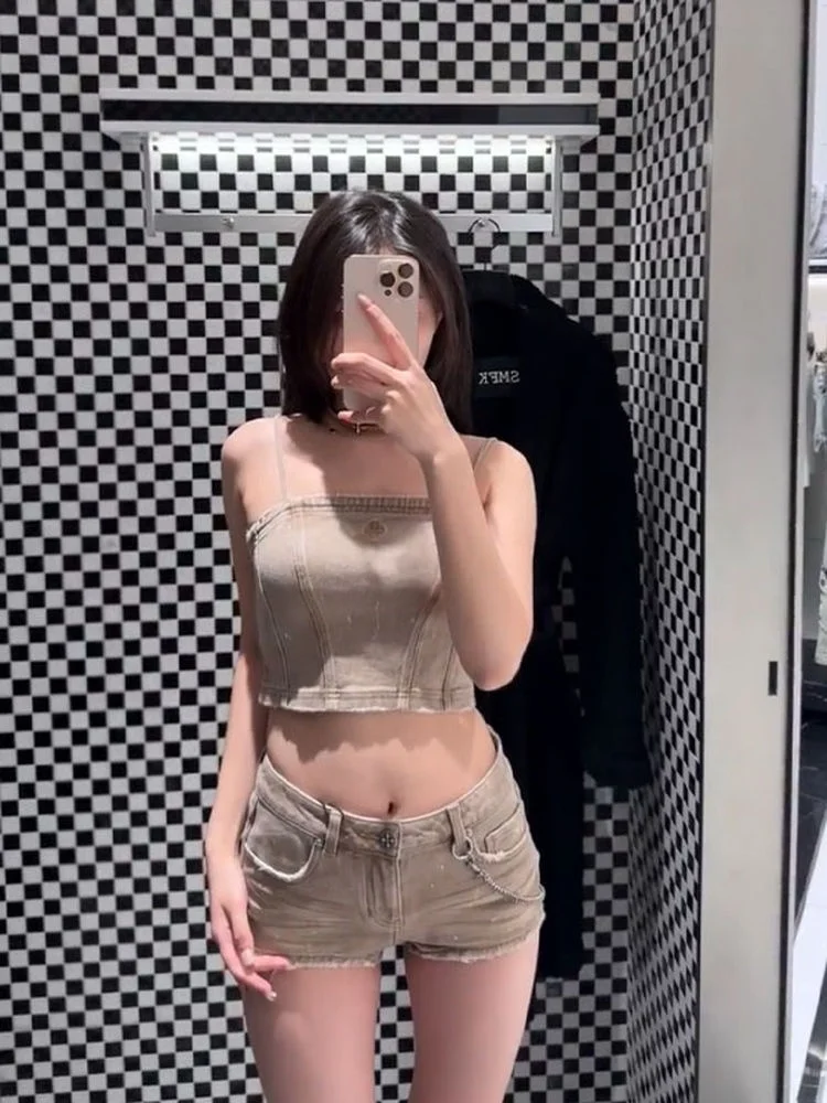 Sexy High Waist Tassel Splicing Glowing Denim Shorts Women's Summer Tight Fit Wrap around Hot Pants Casual Wear All Seasons
Sexy High Waist Tassel Splicing Glowing Denim Shorts Women's Summer Tight Fit Wrap around Hot Pants Casual Wear All Seasons