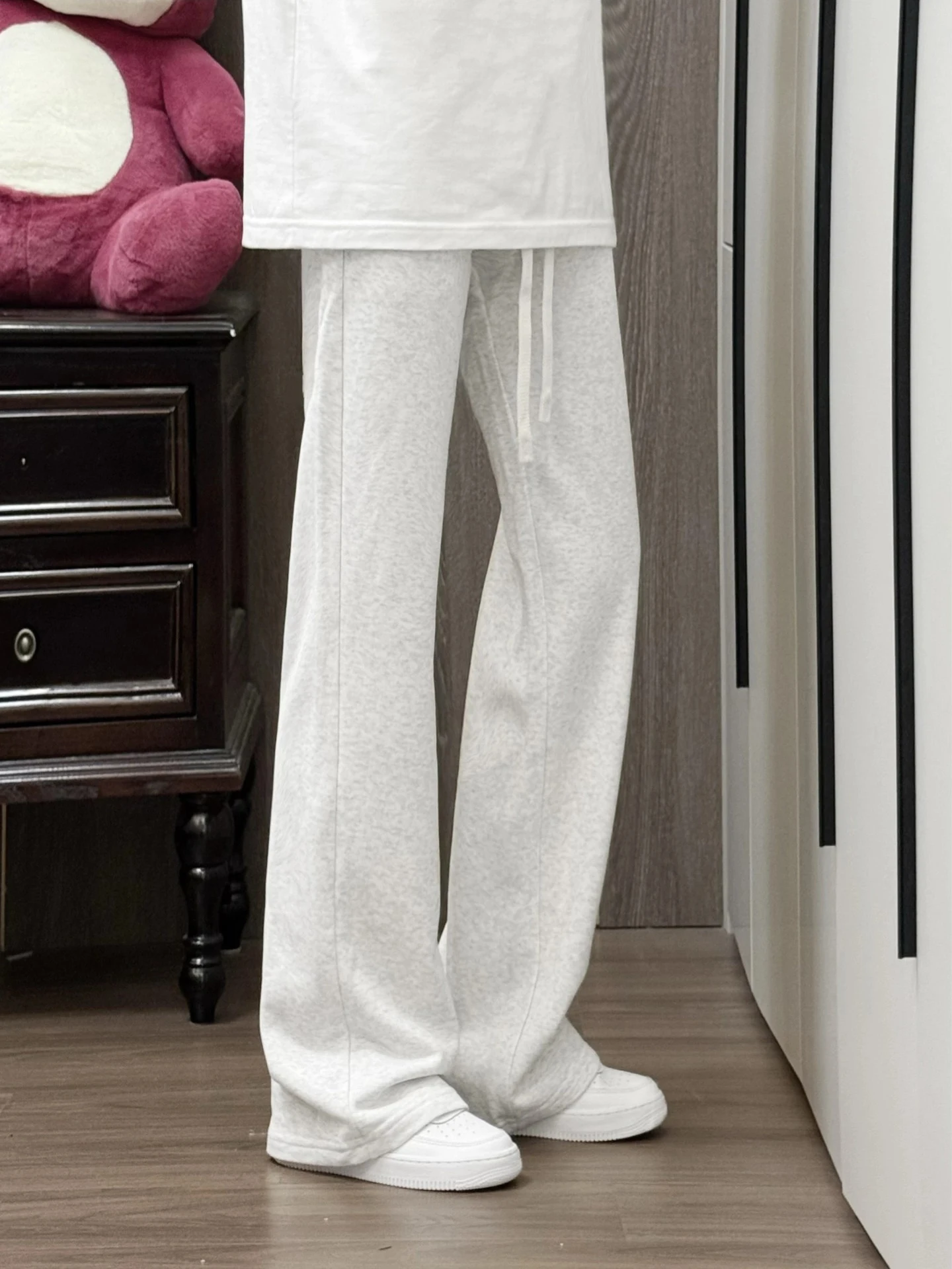 Мужские спортивные брюки белого цвета с цветочным принтом, осенние повседневные брюки прямого кроя, молодежные модные износостойкие длинные брюки
Мужские спортивные брюки белого цвета с цветочным принтом, осенние повседневные брюки прямого кроя, молодежные модные износостойкие длинные брюки