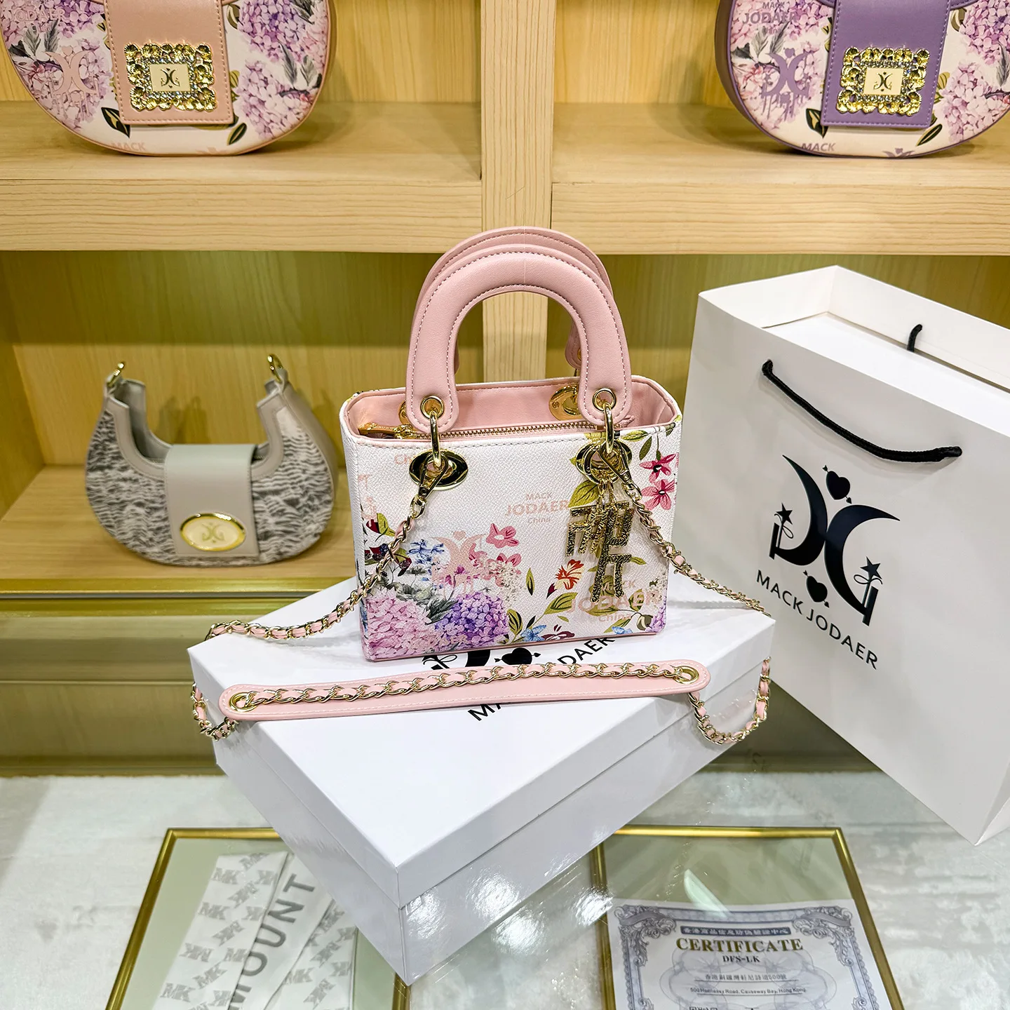 Fashionable Unique Leisure Crossbody Bag Women Stylish Trendy Designer Clutch Large Capacity Simple
Fashionable Unique Leisure Crossbody Bag Women Stylish Trendy Designer Clutch Large Capacity Simple