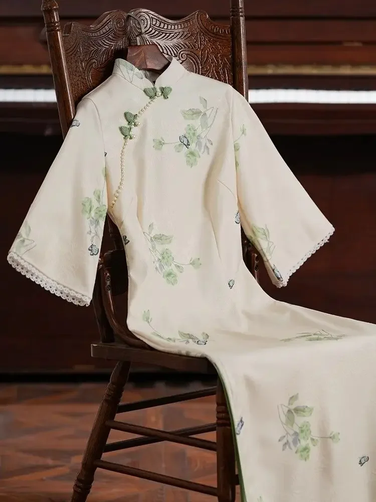 Новое красивое платье Cheongsam в китайском стиле 2025 года, новое улучшенное элегантное летнее повседневное платье Ципао с перевернутым большим рукавом
Новое красивое платье Cheongsam в китайском стиле 2025 года, новое улучшенное элегантное летнее повседневное платье Ципао с перевернутым большим рукавом