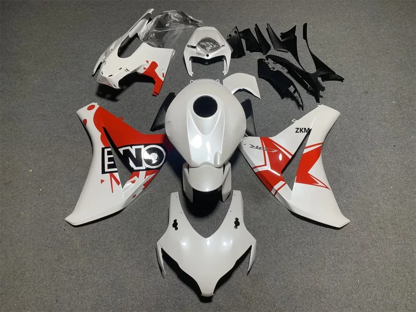 Motorcycle ABS fairing kit for CBR1000RR CBR1000 08 09 10 11 2008 2009 2010 2011 Red and white body
Motorcycle ABS fairing kit for CBR1000RR CBR1000 08 09 10 11 2008 2009 2010 2011 Red and white body