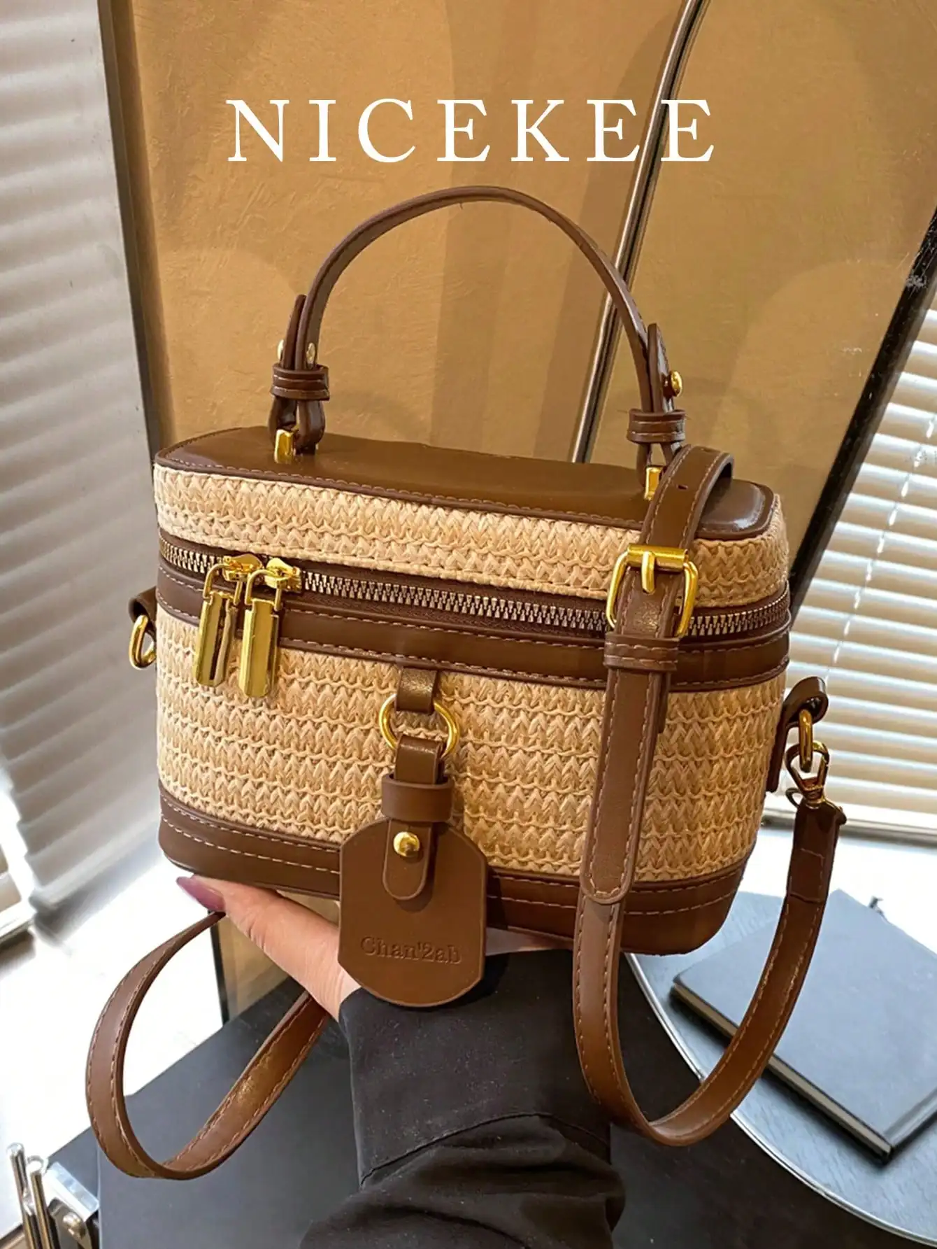 A Small Square Bag With A Holiday Vibe; A Casual Woven Tote Bag; A Fashionable And Minimalist Patchwork Shoulder Bag For Women; A Hi
A Small Square Bag With A Holiday Vibe; A Casual Woven Tote Bag; A Fashionable And Minimalist Patchwork Shoulder Bag For Women; A Hi
