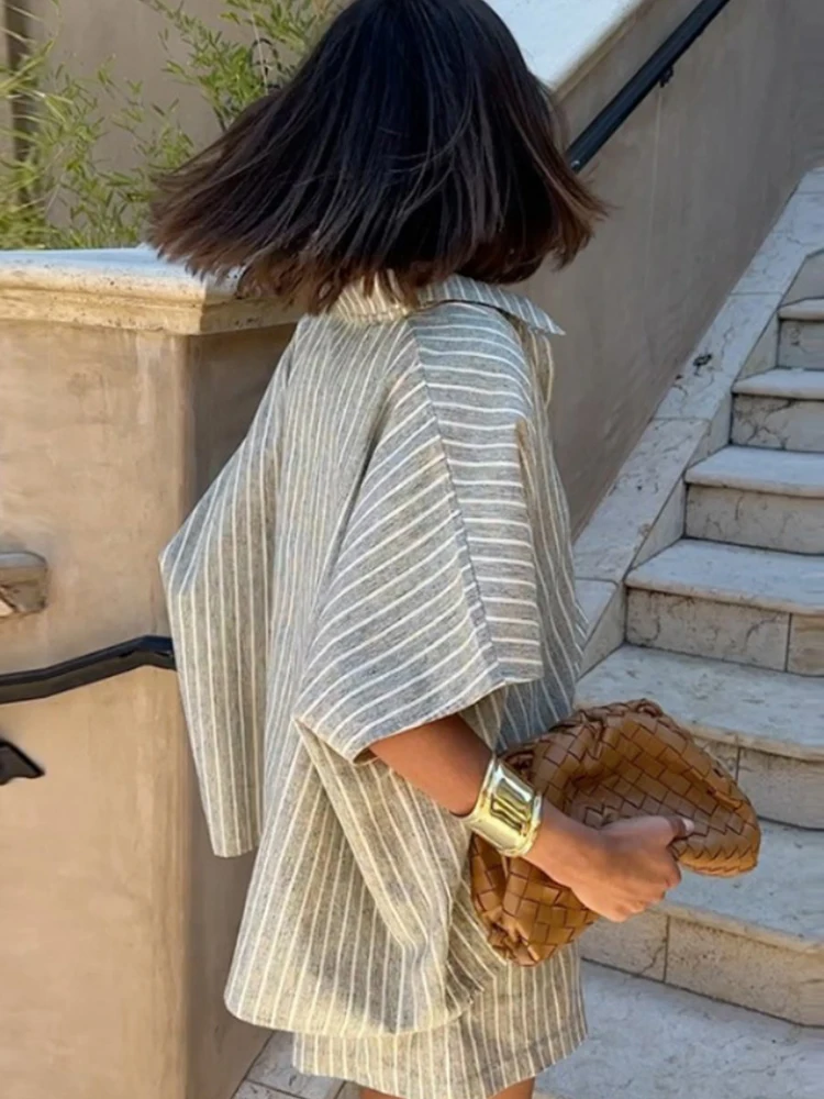 Women Loose Pocket Shorts Set 2025 Elegant Simple Commuting 2 Piece Fashion Striped Lapel Single Breasted Shirts Leisure Outfits
Women Loose Pocket Shorts Set 2025 Elegant Simple Commuting 2 Piece Fashion Striped Lapel Single Breasted Shirts Leisure Outfits