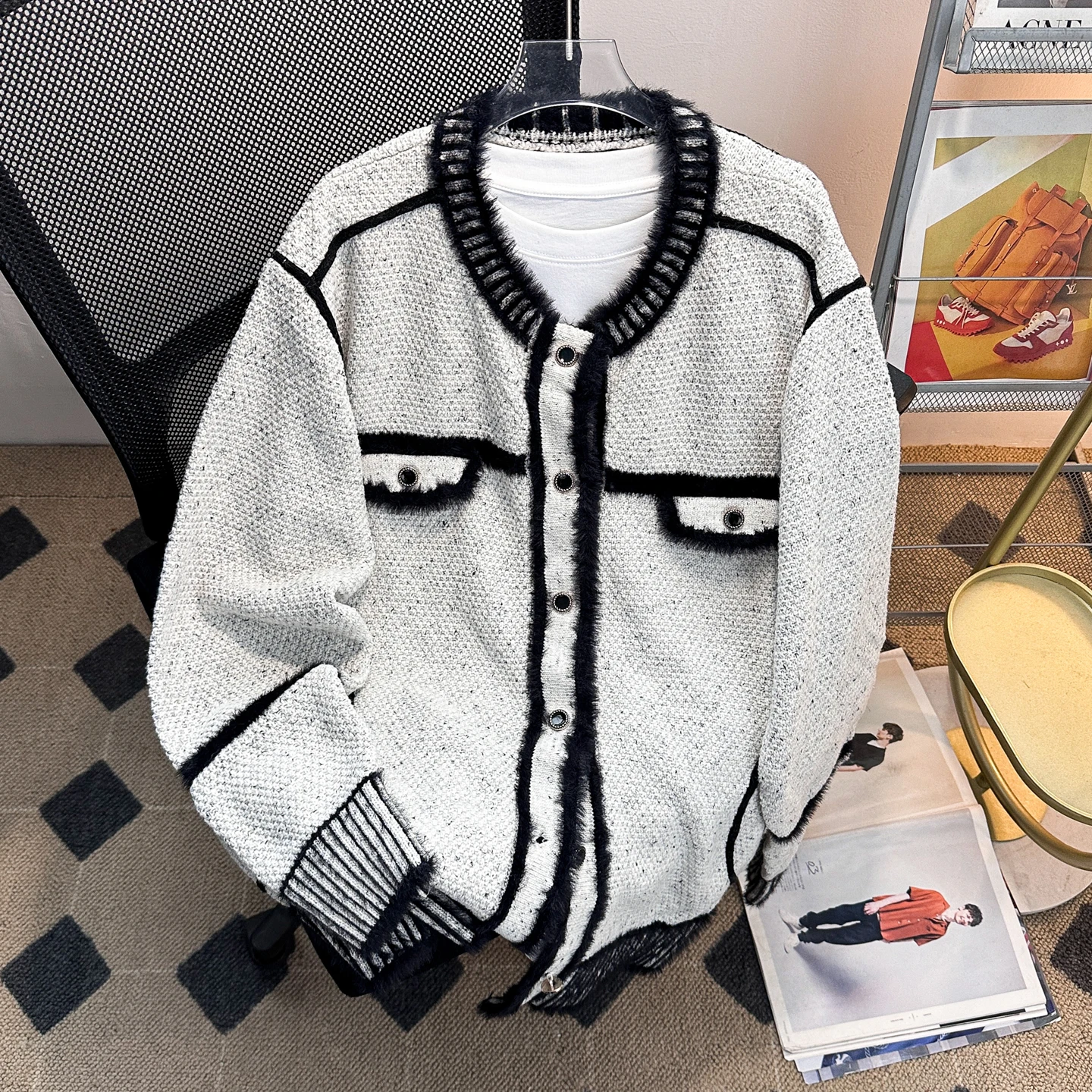 Утепленный вязаный мужской кардиган-пальто в американском стиле, теплый, высококачественный, в стиле ретро, с высоким воротником, на пуговицах
Утепленный вязаный мужской кардиган-пальто в американском стиле, теплый, высококачественный, в стиле ретро, с высоким воротником, на пуговицах