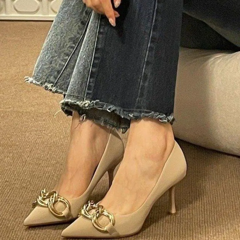 2025 Spring and Summer New Women's European and American Style Metal Chain Pointed Shallow Cut Thin High Heel Single Shoes
2025 Spring and Summer New Women's European and American Style Metal Chain Pointed Shallow Cut Thin High Heel Single Shoes