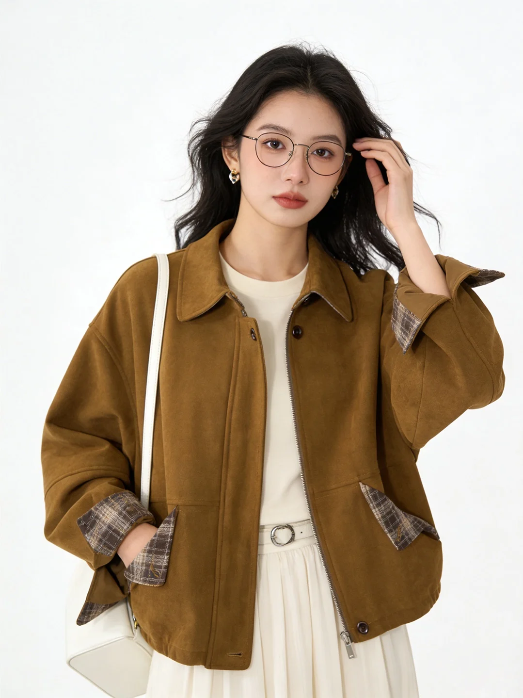 Коричневая винтажная замшевая куртка-жакет в стиле русалки с отложным воротником, байкерская одежда, укороченная, утягивающая, в корейском стиле, женское пальто маленького размера
Коричневая винтажная замшевая куртка-жакет в стиле русалки с отложным воротником, байкерская одежда, укороченная, утягивающая, в корейском стиле, женское пальто маленького размера