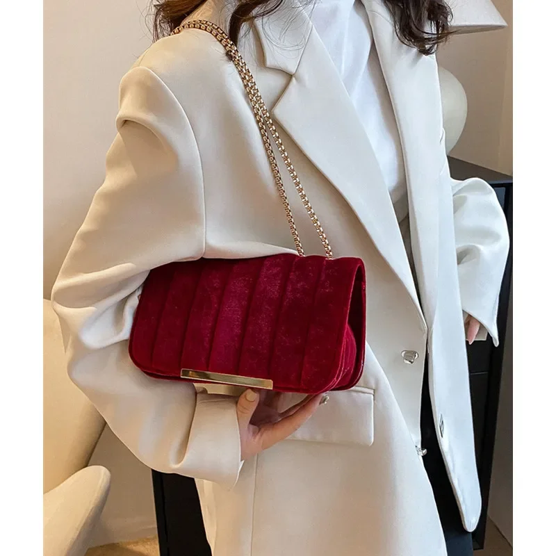 2025 новая женская высококачественная бархатная сумка-мессенджер с цепочкой, модная многофункциональная квадратная сумка на одно плечо в стиле ретро, простая работа
2025 новая женская высококачественная бархатная сумка-мессенджер с цепочкой, модная многофункциональная квадратная сумка на одно плечо в стиле ретро, простая работа
