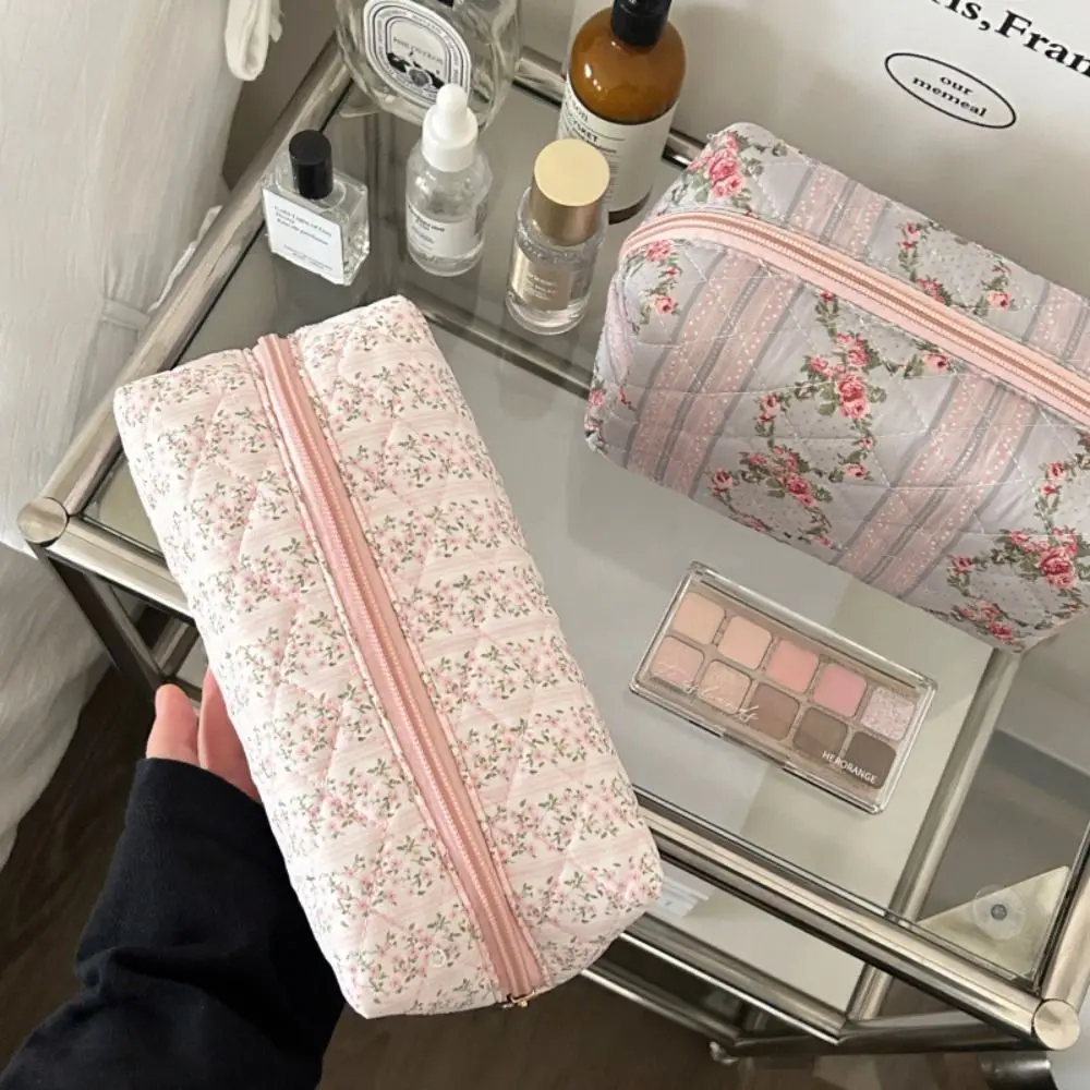 Large-Capacity Floral Makeup Bag Space Saving Flower Printed Storage Organizer Handle Multi-Functional
Large-Capacity Floral Makeup Bag Space Saving Flower Printed Storage Organizer Handle Multi-Functional