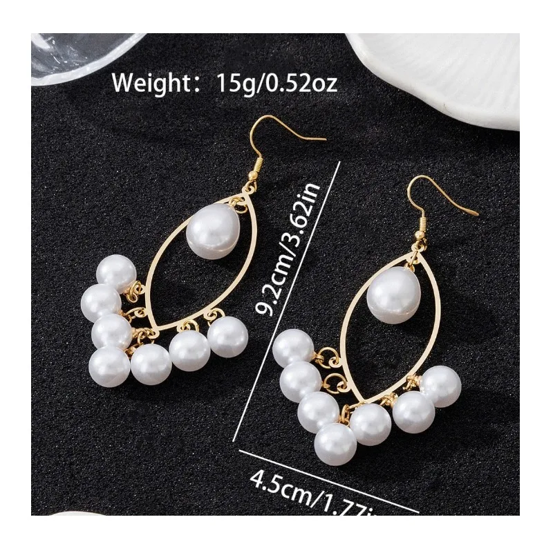 Retro Court Style Geometric Hollow Pearl Fringed Earrings Are Suitable for Women's Banquet Parties To Wear Elegant Temperament
Retro Court Style Geometric Hollow Pearl Fringed Earrings Are Suitable for Women's Banquet Parties To Wear Elegant Temperament
