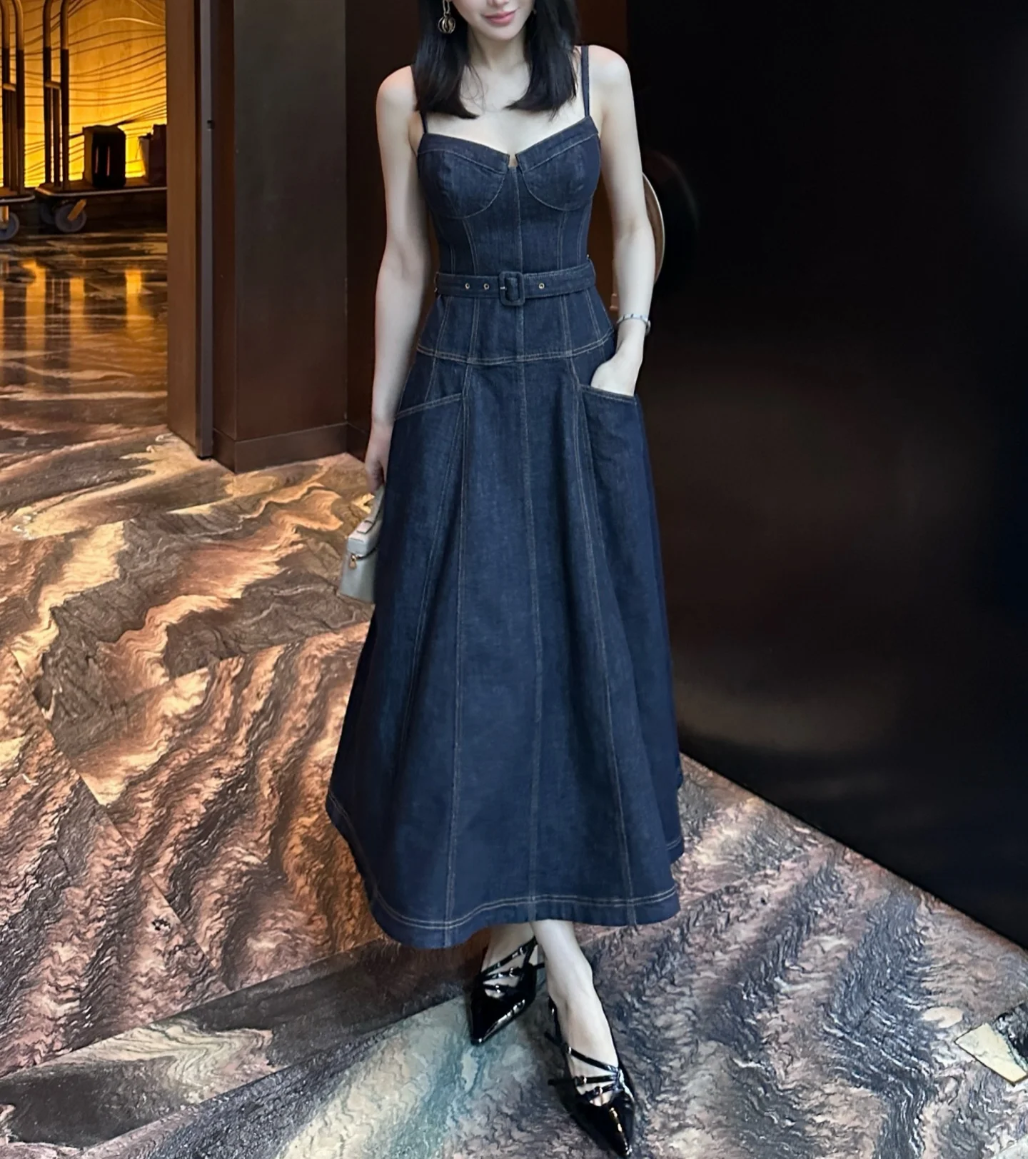 2026 Lady Summer New Arrival Jeans Wear Fashion Sweetheart A-line Slips Denim Long Dress With Belt Women
2026 Lady Summer New Arrival Jeans Wear Fashion Sweetheart A-line Slips Denim Long Dress With Belt Women