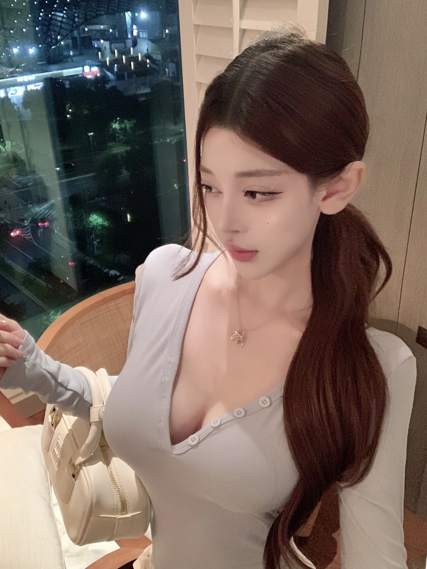 Luna Pure Desire Sexy V-ne T-irt Slimming Women's Long Sve ort Length Built-in Bra Pad Faionable Casual Top
Luna Pure Desire Sexy V-ne T-irt Slimming Women's Long Sve ort Length Built-in Bra Pad Faionable Casual Top