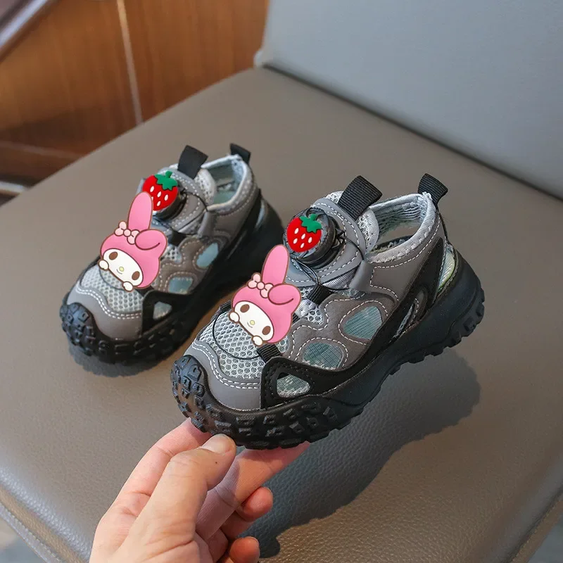 Поворотные кроссовки Sanrio, детская повседневная обувь, тапочки «Hello Kitty», летняя детская пляжная обувь, весенние сандалии для девочек, кроссовки для мальчиков
Поворотные кроссовки Sanrio, детская повседневная обувь, тапочки «Hello Kitty», летняя детская пляжная обувь, весенние сандалии для девочек, кроссовки для мальчиков