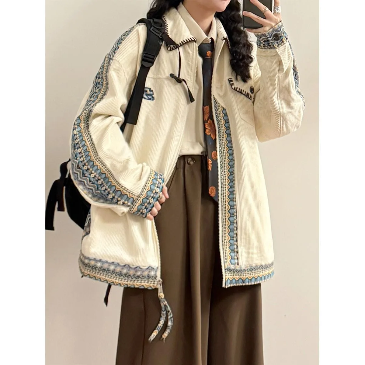 2025 Autumn Women's Corduroy Patchwork Jacket Oversized Baseball-Style Coat with Zipper Turndown Collar Long Sleeve Casual Tops
2025 Autumn Women's Corduroy Patchwork Jacket Oversized Baseball-Style Coat with Zipper Turndown Collar Long Sleeve Casual Tops