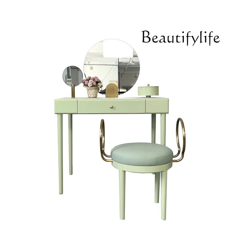 Toeletta nordica moderna semplice e leggera in legno massello di lusso, toeletta con specchio personalizzato 
Toeletta nordica moderna semplice e leggera in legno massello di lusso, toeletta con specchio personalizzato