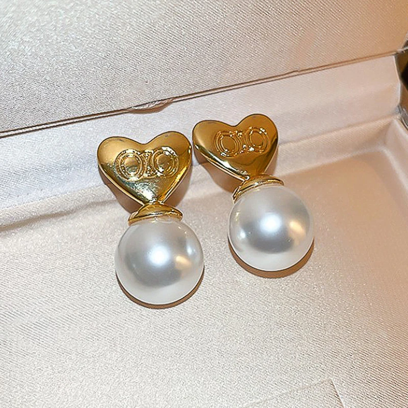 Huitan Korean Style Metal Heart Simulated Pearl Stud Earrings for Lady Simple Stylish Girl Ear Accessories Party Fashion Jewelry
Huitan Korean Style Metal Heart Simulated Pearl Stud Earrings for Lady Simple Stylish Girl Ear Accessories Party Fashion Jewelry