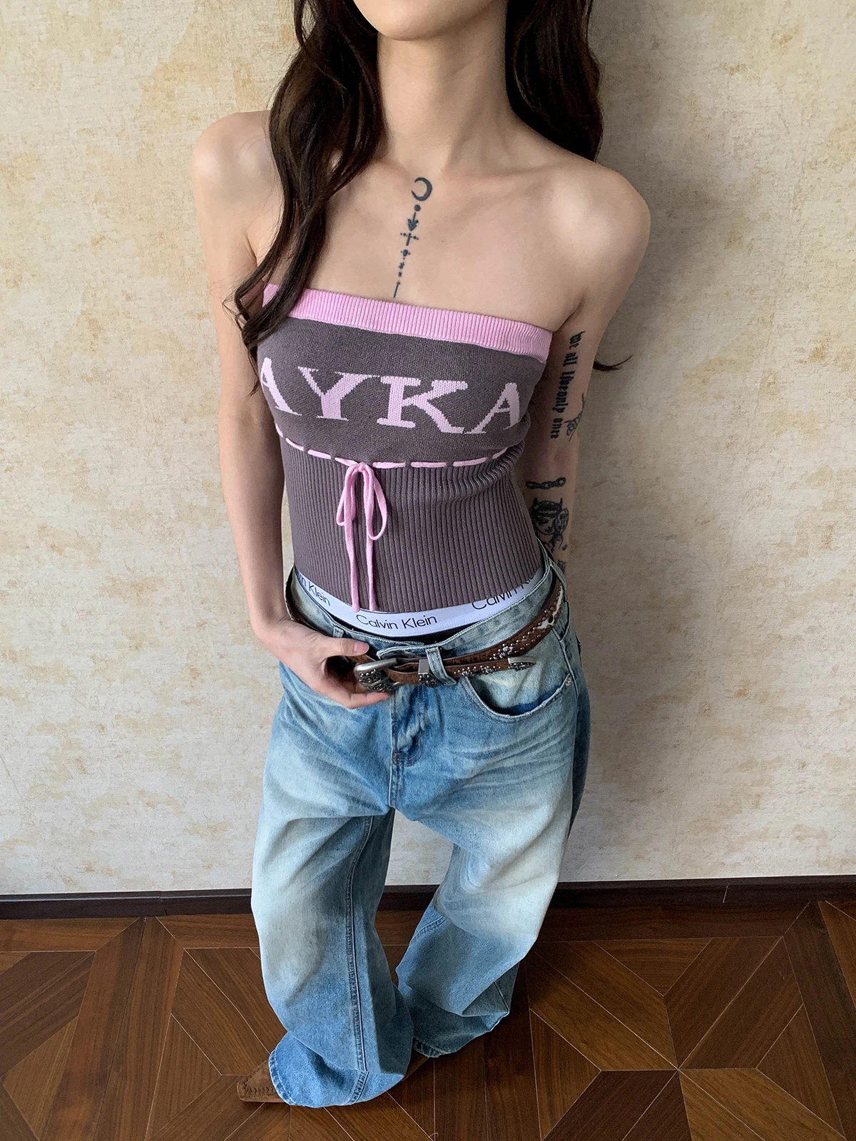 Apocket American Retro Color Block Knitted Tube Top Women's Sexy Slim Fit Waist Cinched Short Style Versatile Streetwear
Apocket American Retro Color Block Knitted Tube Top Women's Sexy Slim Fit Waist Cinched Short Style Versatile Streetwear