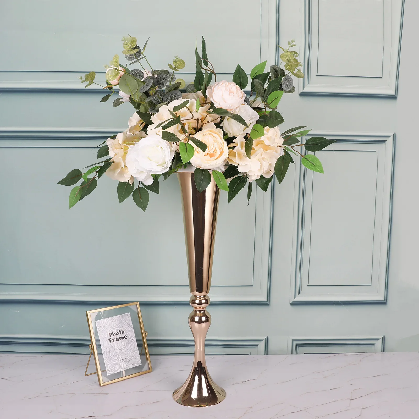 European style iron floral ware, wedding props, main table decoration, flower arrangement, sign in table
European style iron floral ware, wedding props, main table decoration, flower arrangement, sign in table
