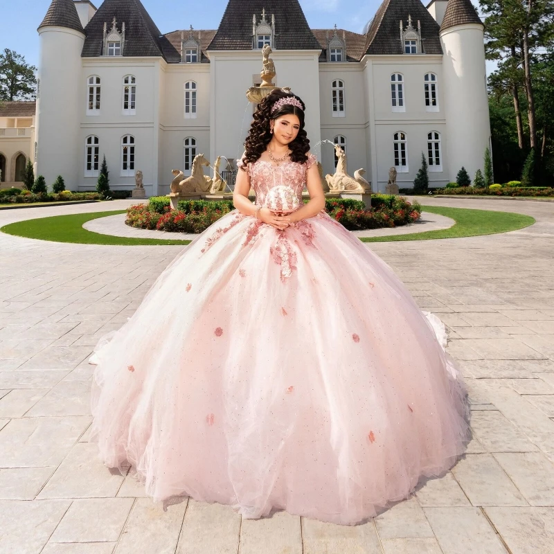 Light Pink Shiny Ball Gown Quinceanera Dresses Applique Flower Beading Crystal Tiered Tull Bow Corset Off The Shoulder Sweet 16
Light Pink Shiny Ball Gown Quinceanera Dresses Applique Flower Beading Crystal Tiered Tull Bow Corset Off The Shoulder Sweet 16