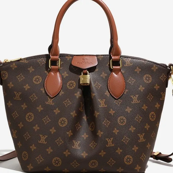  Винтажная женская большая сумка 2025 года, кошелек через плечо из искусственной кожи большой емкости, пригородная сумка с несколькими карманами и регулируемым ремешком
Винтажная женская большая сумка 2025 года, кошелек через плечо из искусственной кожи большой емкости, пригородная сумка с несколькими карманами и регулируемым ремешком 