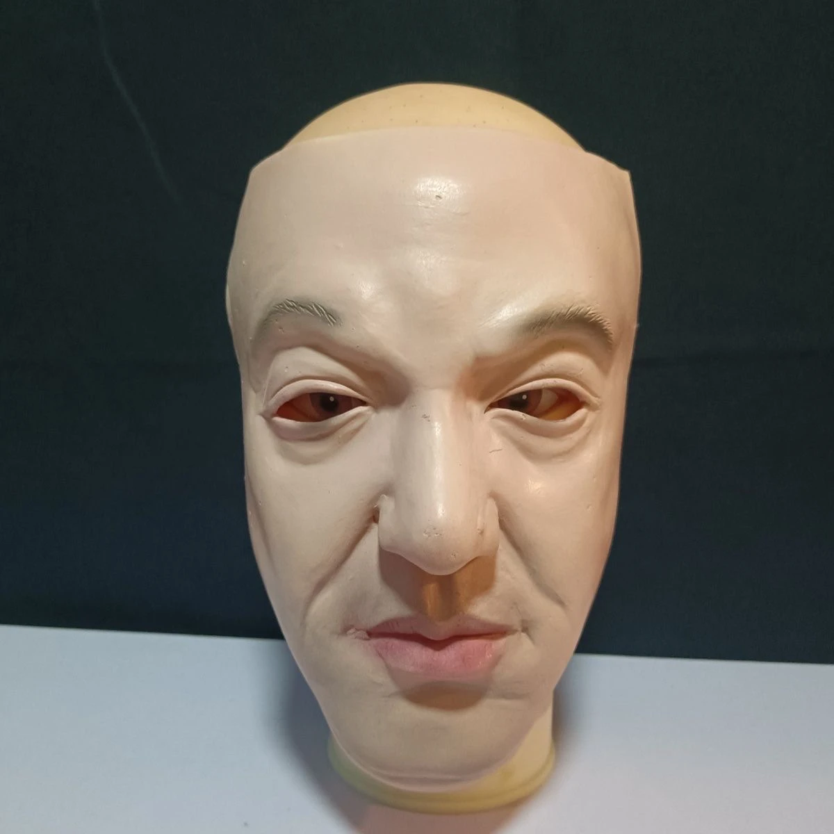 Middle-aged uncle mask, Halloween holiday activities playing props handsome simulation half-face character role mask
Middle-aged uncle mask, Halloween holiday activities playing props handsome simulation half-face character role mask