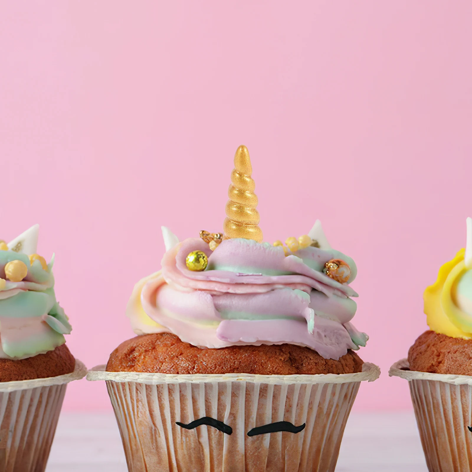 10Pcs Unicorn-Themed Horn Decorations Golden Resin DIY Accessories for Keychains Bags Photography Props Cute Whimsical Craft
10Pcs Unicorn-Themed Horn Decorations Golden Resin DIY Accessories for Keychains Bags Photography Props Cute Whimsical Craft