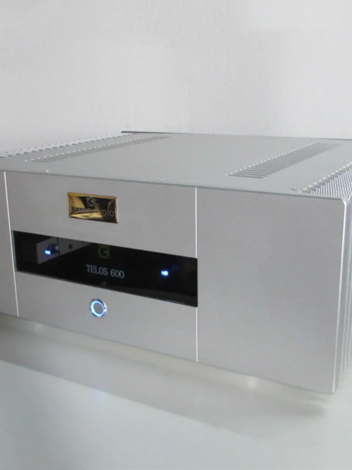 AMXEKR Goldmund Telos 600 Pure Power Amplifier Fever Hifi 350W*2 Class A and B High-fidelity Power Amplifier
AMXEKR Goldmund Telos 600 Pure Power Amplifier Fever Hifi 350W*2 Class A and B High-fidelity Power Amplifier