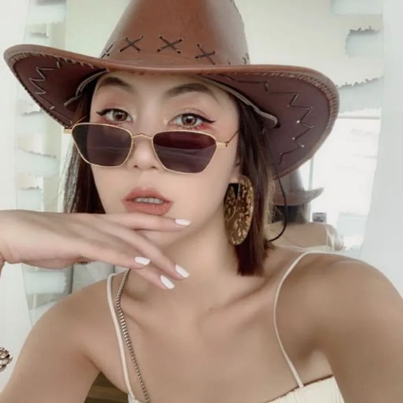 Brand New Luxury Women Sunglasses, Metal Frame Retro Sunglasses, Simple Versatile Personalized Glasses, Men Driving Sunglasses
Brand New Luxury Women Sunglasses, Metal Frame Retro Sunglasses, Simple Versatile Personalized Glasses, Men Driving Sunglasses