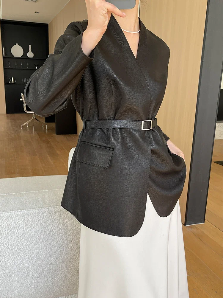 V-neck Black Genuine Leather Black Jacket Women Spring Autumn 2026 New High-end Simple Deer Texture Real Goatskin Coat with Belt
V-neck Black Genuine Leather Black Jacket Women Spring Autumn 2026 New High-end Simple Deer Texture Real Goatskin Coat with Belt