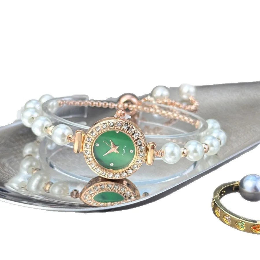 Элегантные женские жемчужные кварцевые часы, стильные женские наручные часы с мерцающими бусинами для модных аксессуаров
Элегантные женские жемчужные кварцевые часы, стильные женские наручные часы с мерцающими бусинами для модных аксессуаров