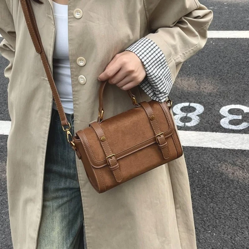 New high-end textured women's crossbody bag, comfortable and lightweight handbag, modern popular chain strap shoulder bag
New high-end textured women's crossbody bag, comfortable and lightweight handbag, modern popular chain strap shoulder bag