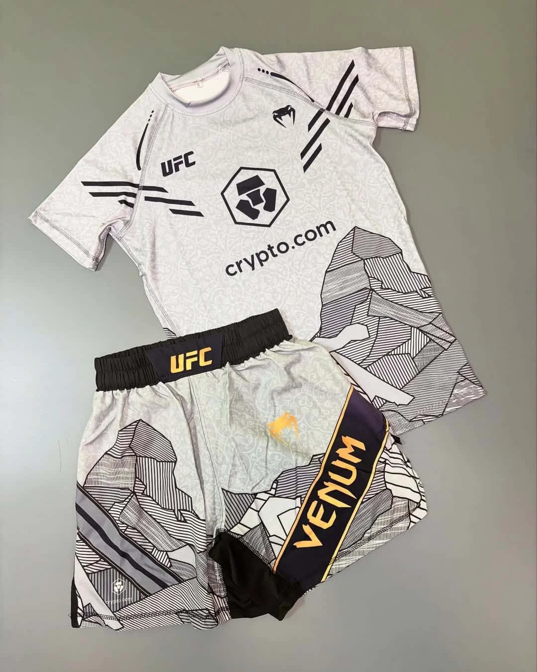 Комплект для единоборств UFC 322 Islamic Combat Night: мужские и женские боксерские костюмы MMA, шорты и футболка с коротким рукавом, размер Large
Комплект для единоборств UFC 322 Islamic Combat Night: мужские и женские боксерские костюмы MMA, шорты и футболка с коротким рукавом, размер Large