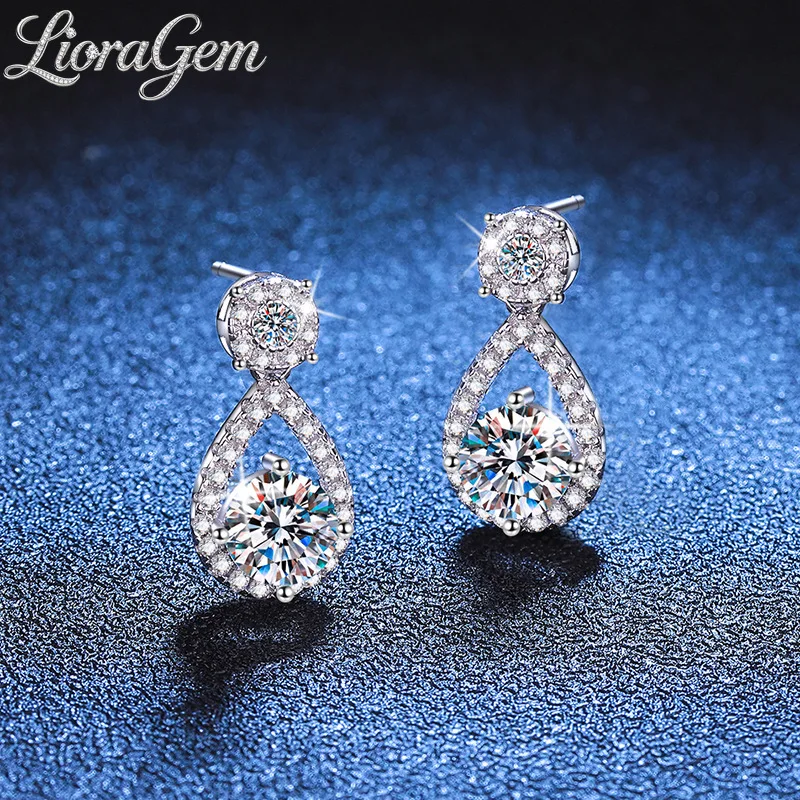 LioraGem Women's Geometric Teardrop-Shaped Moissanite Stud Earrings, D-Color Diamond-Set Pear-Shaped Studs Platinum PT950 Stamp
LioraGem Women's Geometric Teardrop-Shaped Moissanite Stud Earrings, D-Color Diamond-Set Pear-Shaped Studs Platinum PT950 Stamp