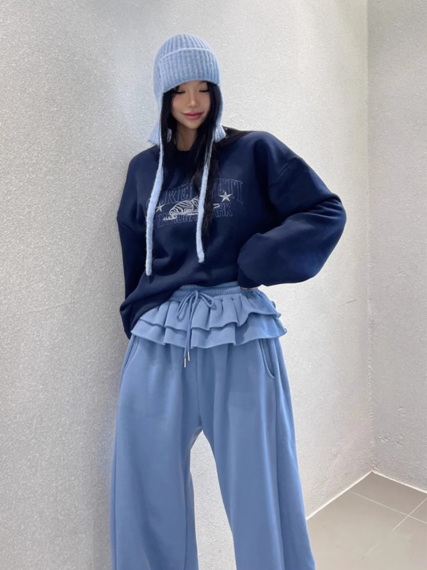 Женская повседневная толстовка с капюшоном, цветная блузка с принтом, комплект из двух предметов, новинка зимы, с буквенным цифровым текстовым узором, длинный све
Женская повседневная толстовка с капюшоном, цветная блузка с принтом, комплект из двух предметов, новинка зимы, с буквенным цифровым текстовым узором, длинный све