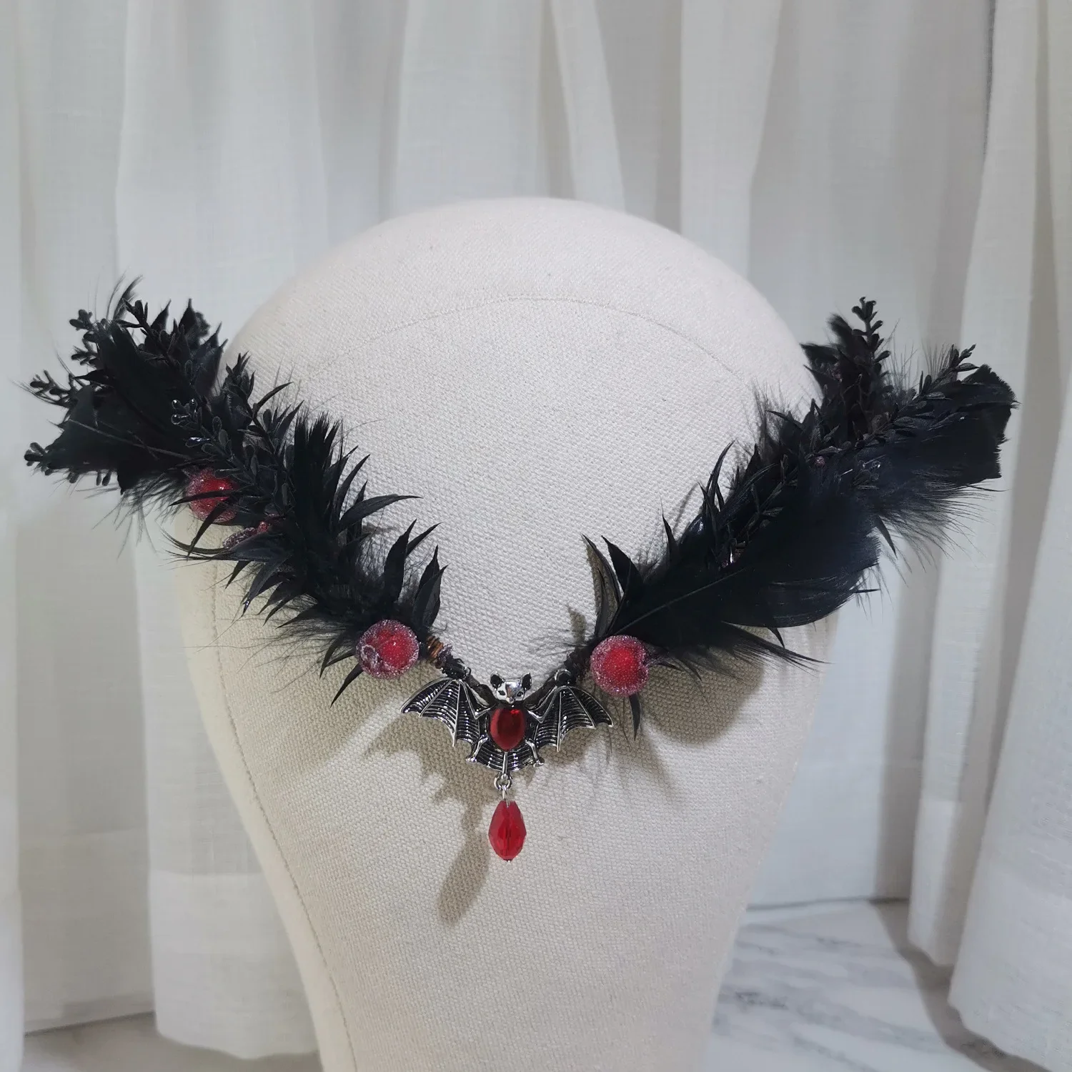 Gothic Vintage Black Feather Bat Snake Spider Headband Halloween Christmas Tiara For Women Cosplay Party Hair Accessories
Gothic Vintage Black Feather Bat Snake Spider Headband Halloween Christmas Tiara For Women Cosplay Party Hair Accessories