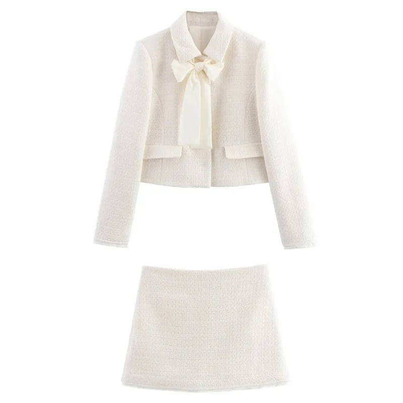 Весна 2024, новинка, украшенная узлом, повседневная текстура, женская куртка, юбка, брюки, комплект, модная рабочая одежда 
Весна 2024, новинка, украшенная узлом, повседневная текстура, женская куртка, юбка, брюки, комплект, модная рабочая одежда