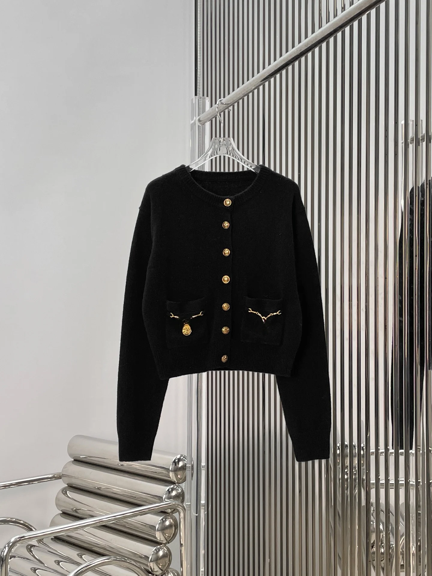 Slimming round Neck Long Sleeve Knitted Open Cardigan Sweater Elegant Simple Style with Hardware Decoration for Women
Slimming round Neck Long Sleeve Knitted Open Cardigan Sweater Elegant Simple Style with Hardware Decoration for Women