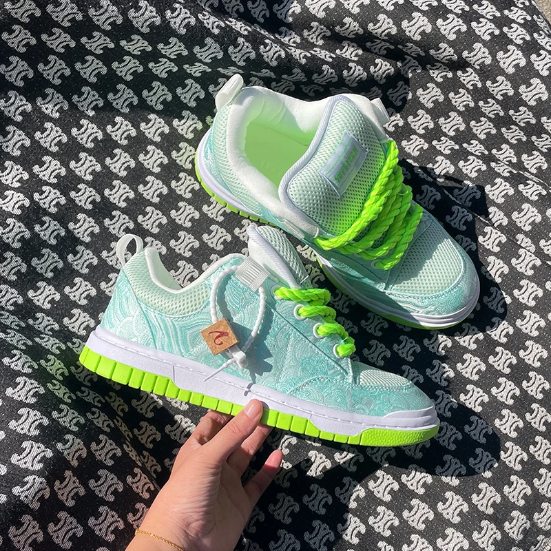 High Aesthetic Value, Niche Design, New Product, Thick-Soled Loafers, Light Green, Versatile Canvas Shoes, Large Size Men's Sneakers
High Aesthetic Value, Niche Design, New Product, Thick-Soled Loafers, Light Green, Versatile Canvas Shoes, Large Size Men's Sneakers