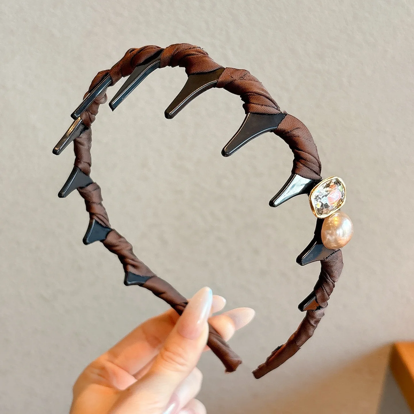 Elegant Fabric Headband for Women, High Cranial Pressure Headband for Washing Face, New Style Hair Accessory, 2025 Black, High-End Feel
Elegant Fabric Headband for Women, High Cranial Pressure Headband for Washing Face, New Style Hair Accessory, 2025 Black, High-End Feel