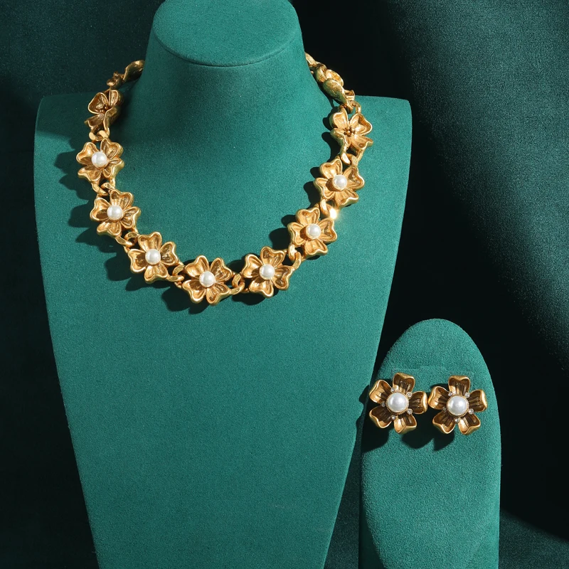 Vintage Pearl Flower Jewelry Set Floral Necklace Pendant Stud Earrings Romantic Women Accessories Luxury Designer 2026 New
Vintage Pearl Flower Jewelry Set Floral Necklace Pendant Stud Earrings Romantic Women Accessories Luxury Designer 2026 New